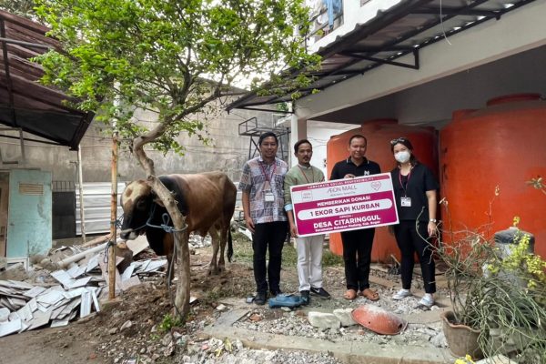 Ungkapkan Rasa Syukur, AEON MALL Sentul City Berbagi Hewan Kurban