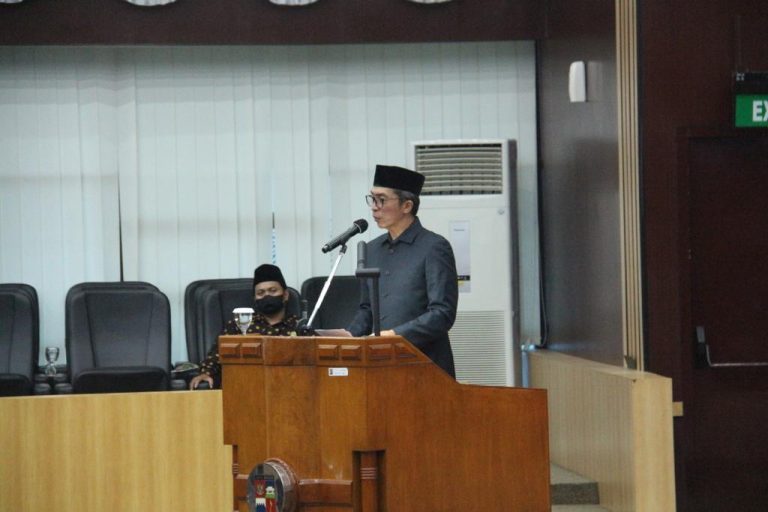 Raperda Tentang Retribusi Perizinan Tertentu Disahkan