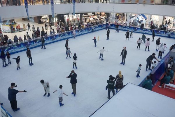 Wahana Ice Skating Kembali Hadir di CCM