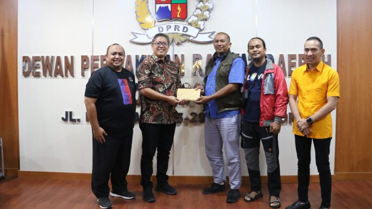 Peduli Korban Cianjur, DPRD Kota Bogor Salurkan Bantuan Melalui PWI dan Gerakan Anak Negeri