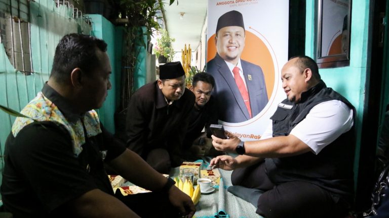 Reses, Kang Atang Sabar Menyimak Curhatan Warga