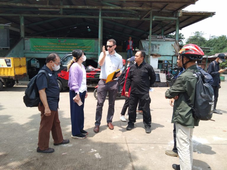 Keren! Kolaborasi Dengan WWF Tangani Sampah Plastik, Pasar Jambu Dua siap Jadi Pasar Percontohan