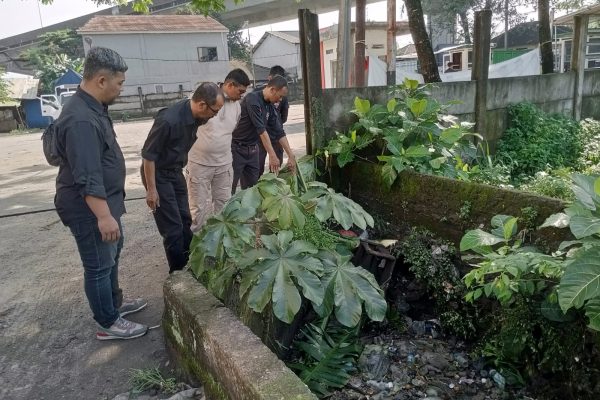 Perumda PPJ Bersihkan Sampah yang Jadi Sumber Bencana Banjir