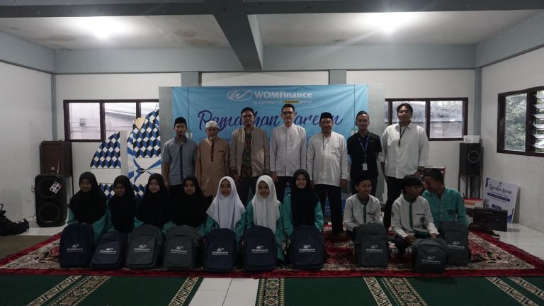 WOM Finance Berikan Peralatan Sekolah dan Peralatan Solat untuk Santri Ponpes Al Inayah