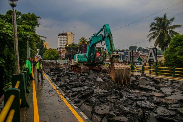 Progres Pembangunan Ulang Jembatan Otista, Aspal Jalan Mulai Dibongkar