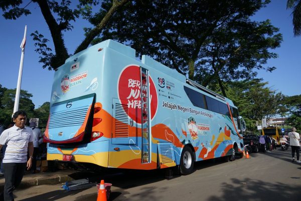 Bus KPK ‘Mangkal’ di Sempur Bogor