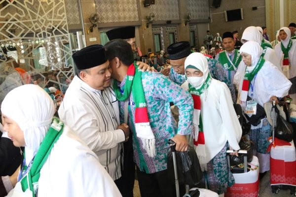Jama’ah Haji Kota Bogor Diberangkatkan, Atang : Semoga Sehat Selalu dan Menjadi Haji Mabrur1