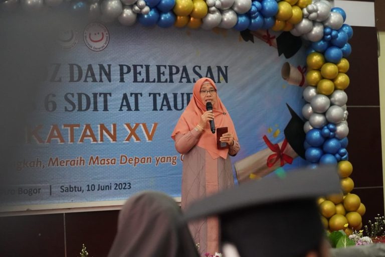 Hadiri Wisuda SDIT At-Taufiq, Sri Kusnaeni Tegaskan Pentingnya Kolaborasi Pemerintah dan Sekolah