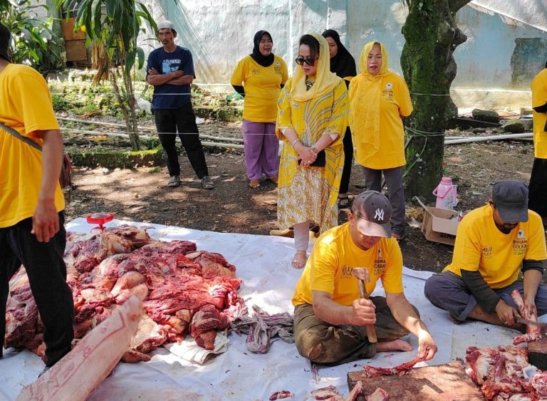 Melli Darsa Center Bagikan Daging Qurban untuk Warga Bogor dan Cianjur