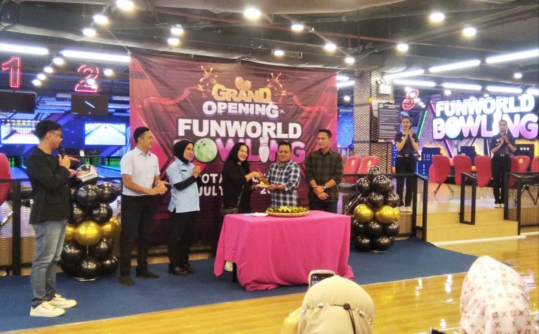 Fun World Bowling Kini Hadir di Botani Square