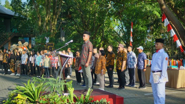 Upacara Bendera HUT Kemerdekaan RI di Royal Safari Garden untuk Mengenang Sejarah Perjuangan Para Pahlawan