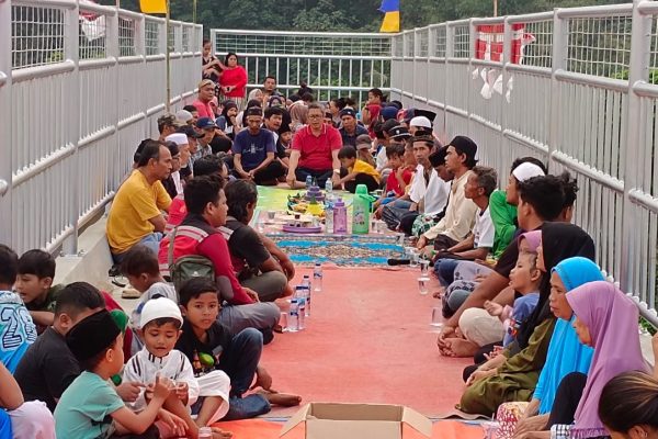 JPO Cipaku Rampung, Warga dan Dadang Danubrata Ngaliwet Bareng