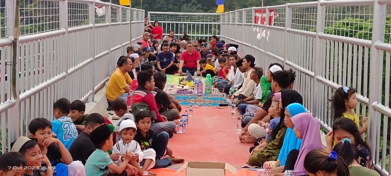 JPO Cipaku Rampung, Warga dan Dadang Danubrata Ngaliwet Bareng