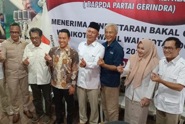 Usia Kembalikan Formulir, Sendi Nyatakan Siap Bertanding di Pilkada Bogor 2024