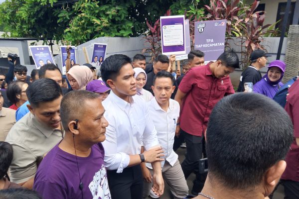 Ikut Blusukan di Bogor, Kaesang Dukung Penuh dan Siap Menangkan Sendi-Melli