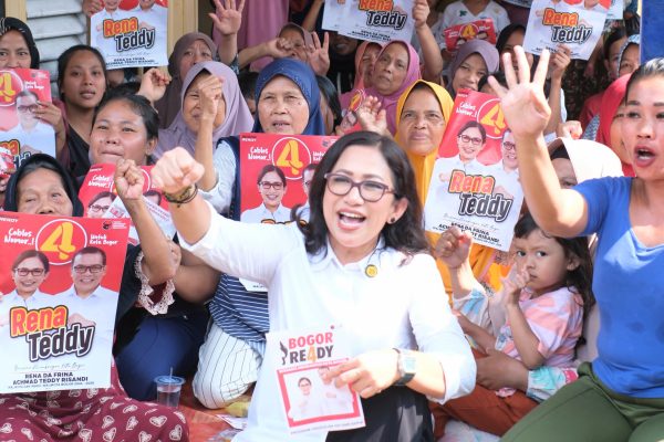 Dinilai Ramah dan Pro Rakyat, Rena Da Frina Menangkan Hati Ibu-ibu Rawajaha