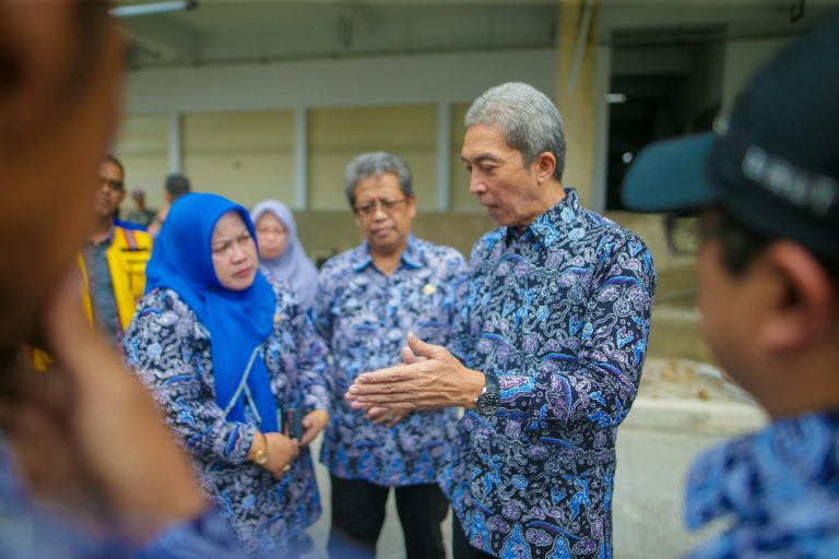 Tinjau Pasar Gembrong, Dedie Minta Pengembang Akselerasi