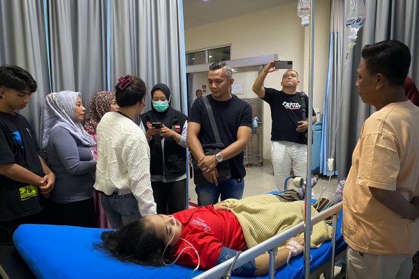 Jenal Mutaqin Cek Korban Tertimpa Pohon, Pastikan Dapat Perawatan