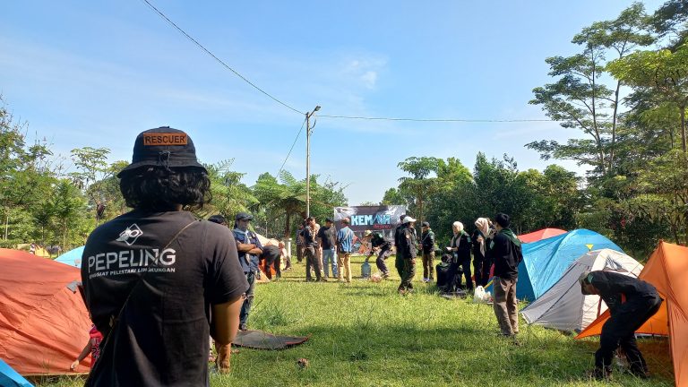 Bertajuk Kemping Konservasi, Mapala di Bogor Bersama Komunitas Pepeling dan KWP Reforestasi Puncak