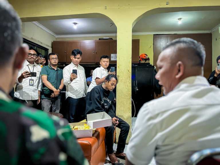 Viral di Medsos, Pengamen yang Ngamuk di Angkot Langsung Diringkus Petugas