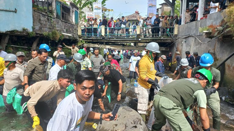 PLN dan Penggiat Lingkungan Wujudkan Transformasi Hijau Lewat Festival Ciliwung