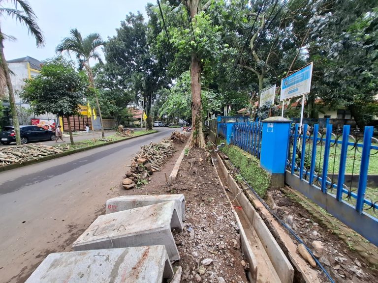 Pekerjaan Drainase di Tirto Adhi Soerjo Ganggu Jaringan Air Tirta Pakuan