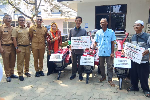 Kementan dan DPR RI Kembali Serahkan Bantuan untuk Petani Kota Bogor