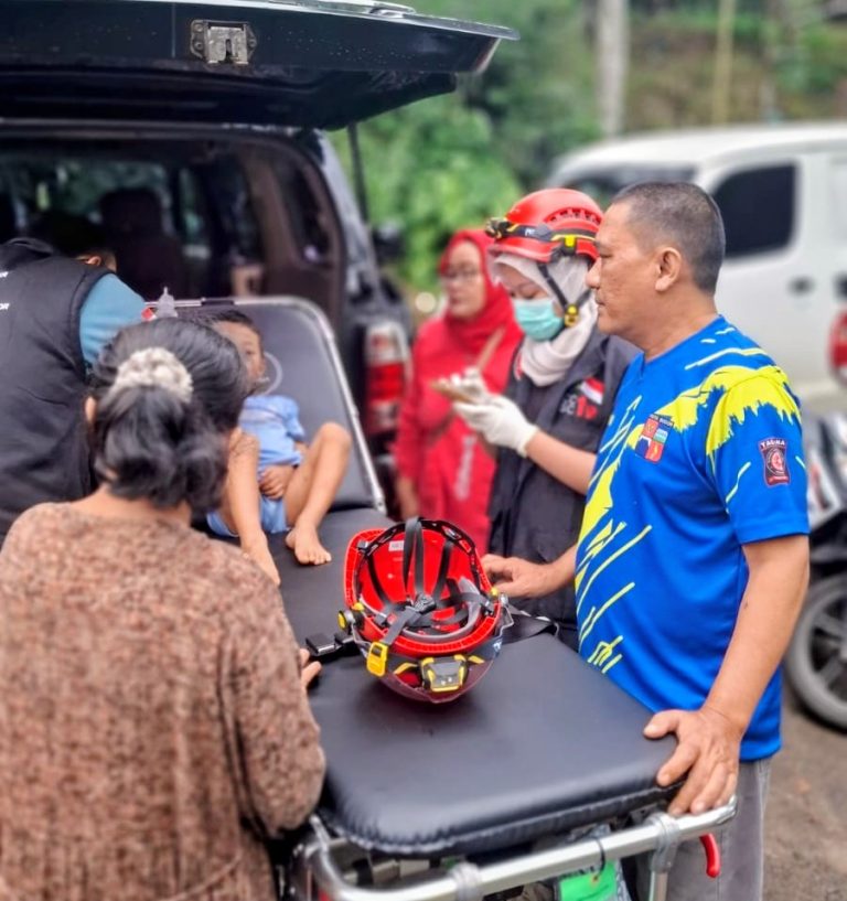 Bocah 4 Tahun Tertimbun Longsor di Mulyaharja Berhasil Dievakuasi