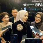 Ketua YKI Kota Bogor Yantie Rachim (Tengah) Didampingi Kepala Dinas Kesehatan Kota Bogor Erna Nuraena (Kanan) dan Beberapa Pengurus YKI